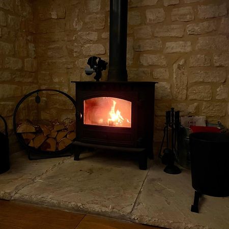 Cosy Cotswold Lodge By Your Home Here - Summer Sale For 3 Plus Nights - Ideal For Families With Log-Burner, Spa, Private Parking And Heated Swimming Pools Ashton Keynes Luaran gambar