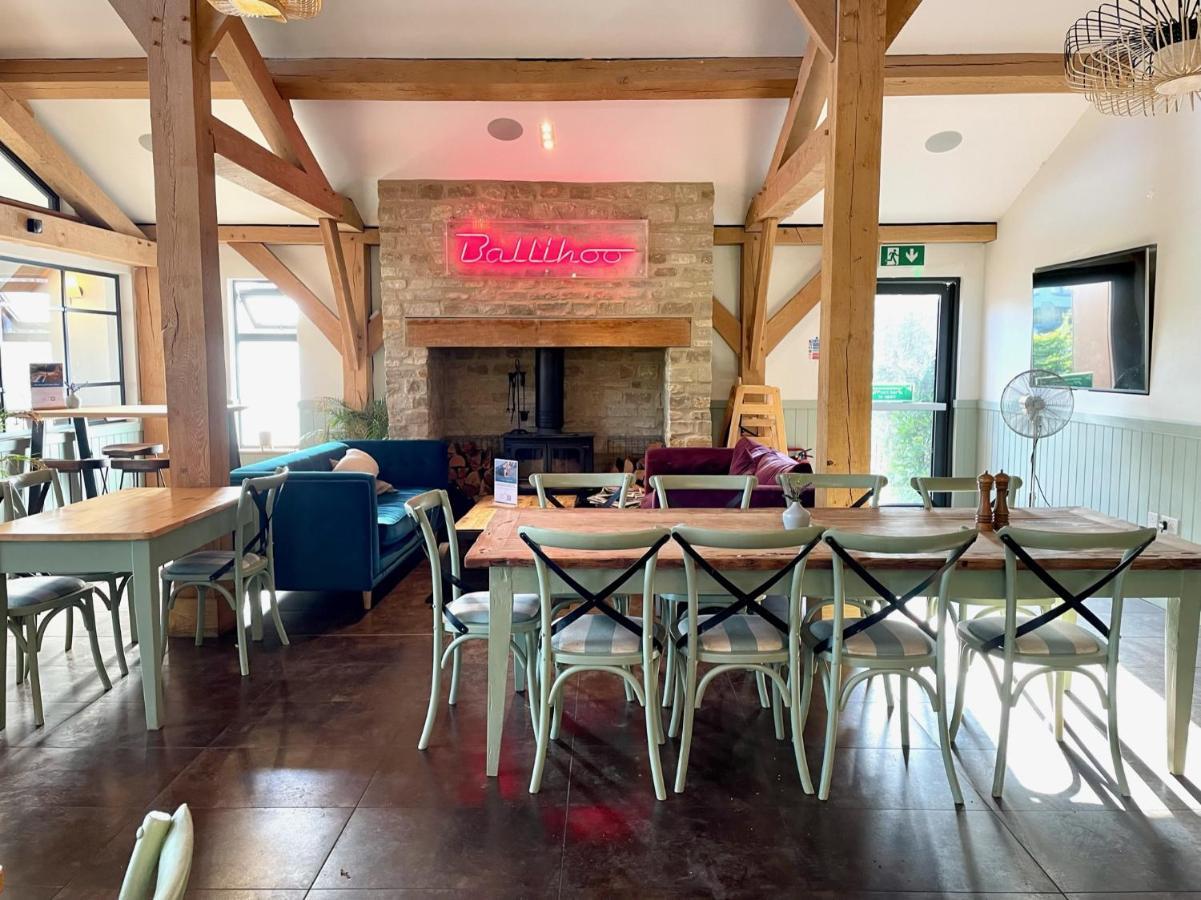 Cosy Cotswold Lodge By Your Home Here - Summer Sale For 3 Plus Nights - Ideal For Families With Log-Burner, Spa, Private Parking And Heated Swimming Pools Ashton Keynes Luaran gambar