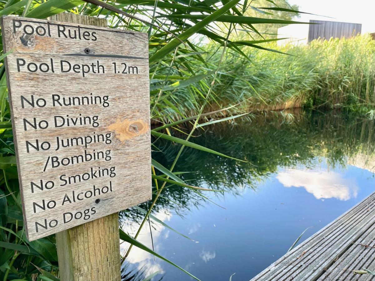 Cosy Cotswold Lodge By Your Home Here - Summer Sale For 3 Plus Nights - Ideal For Families With Log-Burner, Spa, Private Parking And Heated Swimming Pools Ashton Keynes Luaran gambar