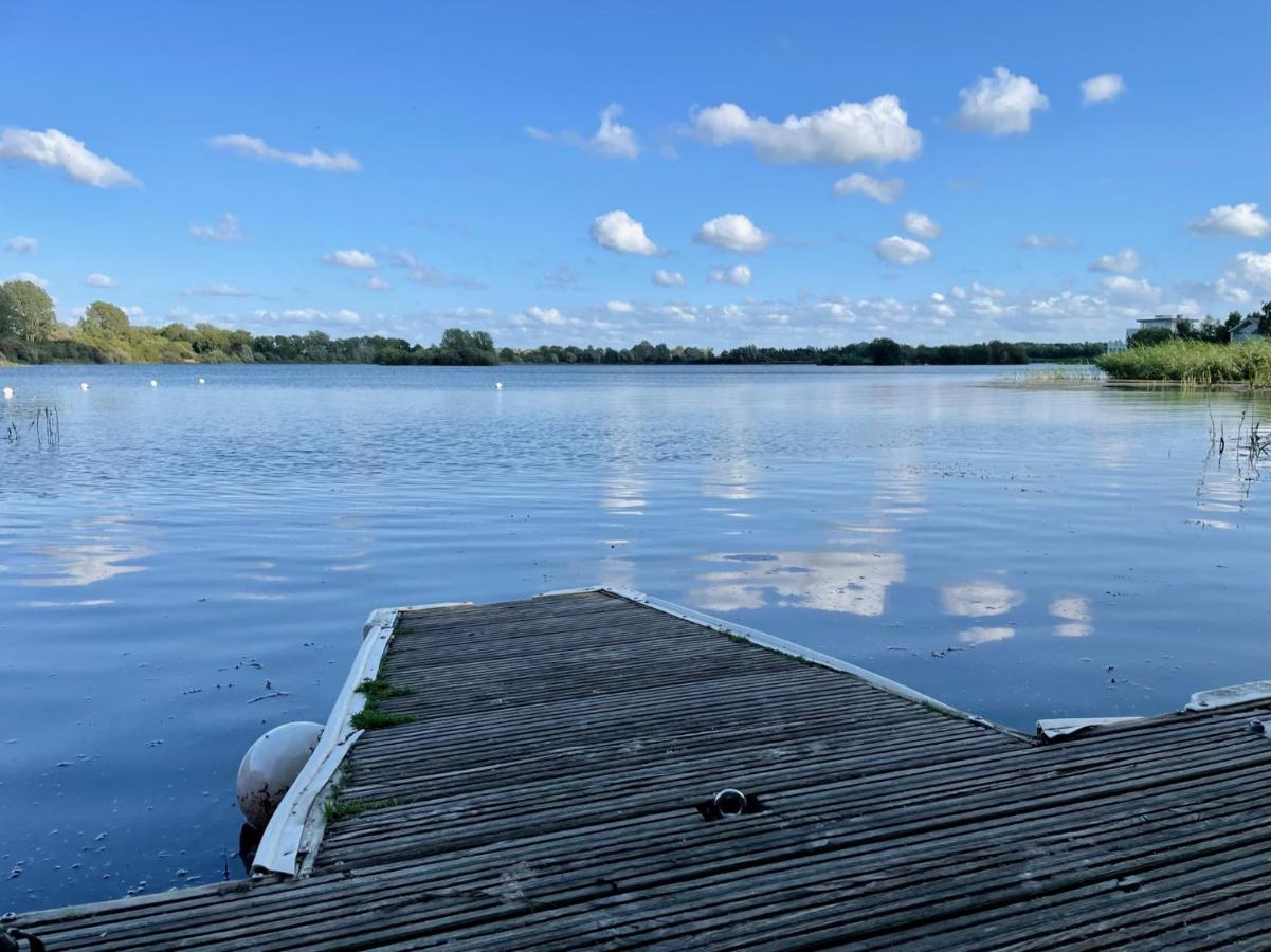 Cosy Cotswold Lodge By Your Home Here - Summer Sale For 3 Plus Nights - Ideal For Families With Log-Burner, Spa, Private Parking And Heated Swimming Pools Ashton Keynes Luaran gambar