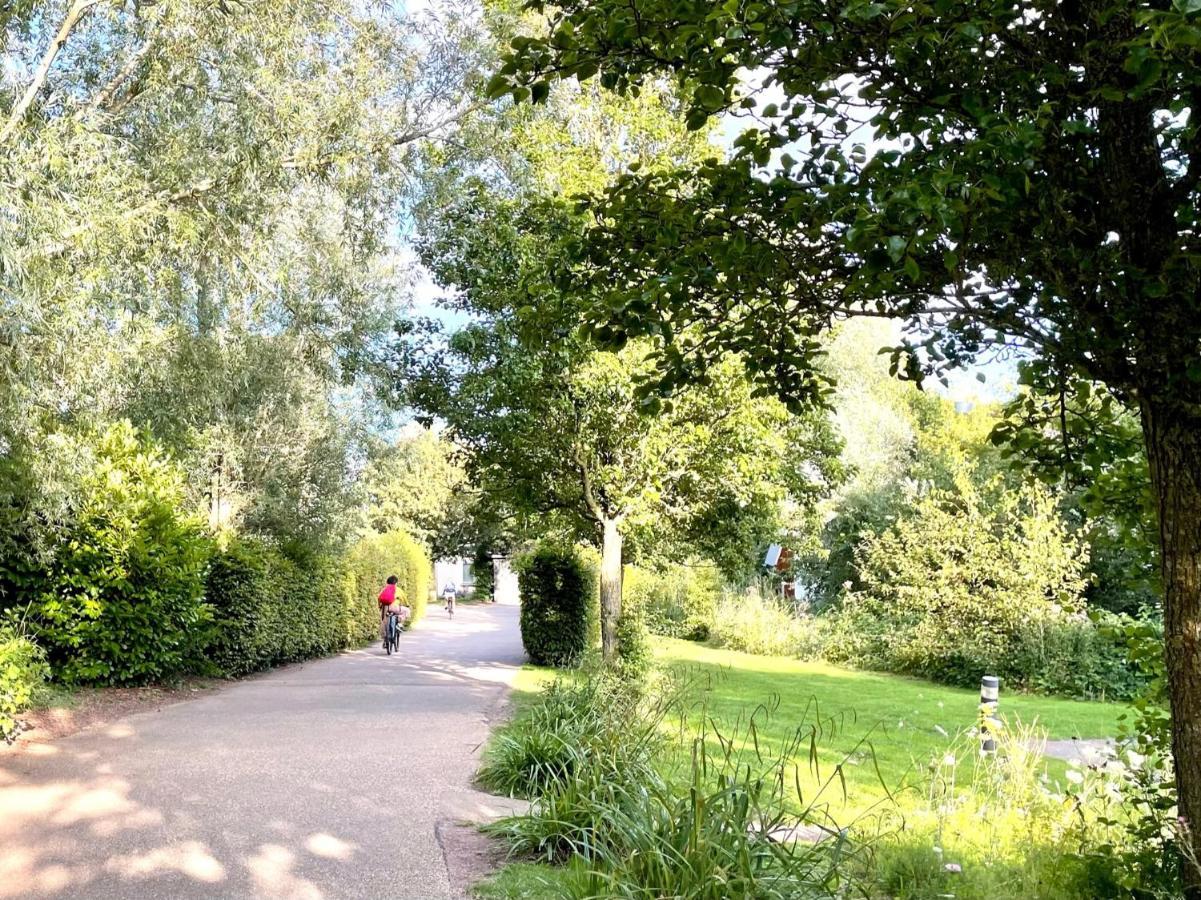 Cosy Cotswold Lodge By Your Home Here - Summer Sale For 3 Plus Nights - Ideal For Families With Log-Burner, Spa, Private Parking And Heated Swimming Pools Ashton Keynes Luaran gambar