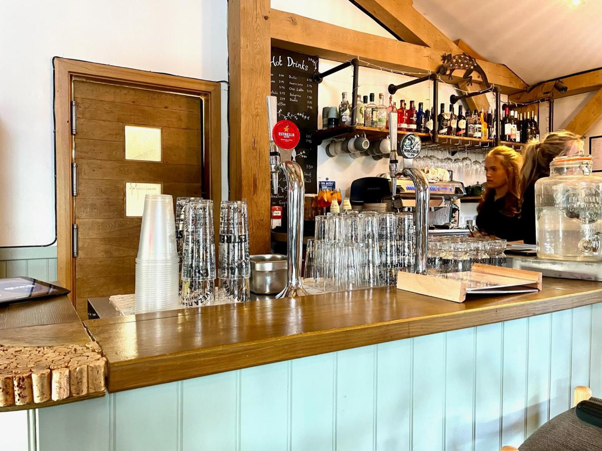 Cosy Cotswold Lodge By Your Home Here - Summer Sale For 3 Plus Nights - Ideal For Families With Log-Burner, Spa, Private Parking And Heated Swimming Pools Ashton Keynes Luaran gambar