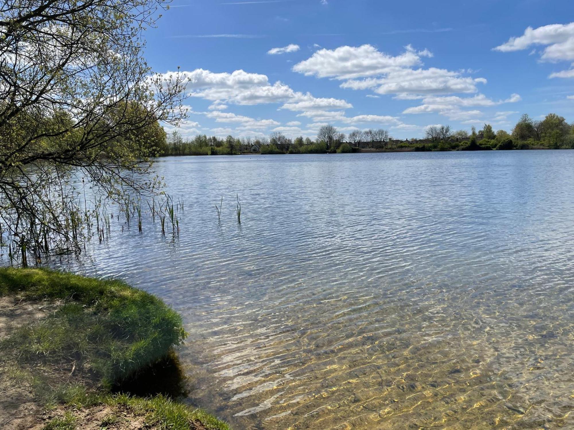 Cosy Cotswold Lodge By Your Home Here - Summer Sale For 3 Plus Nights - Ideal For Families With Log-Burner, Spa, Private Parking And Heated Swimming Pools Ashton Keynes Luaran gambar