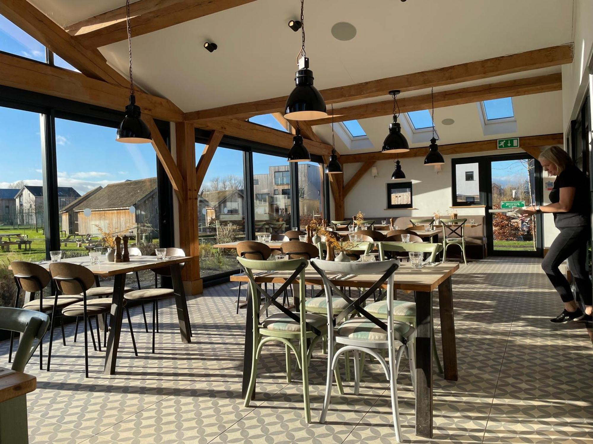 Cosy Cotswold Lodge By Your Home Here - Summer Sale For 3 Plus Nights - Ideal For Families With Log-Burner, Spa, Private Parking And Heated Swimming Pools Ashton Keynes Luaran gambar
