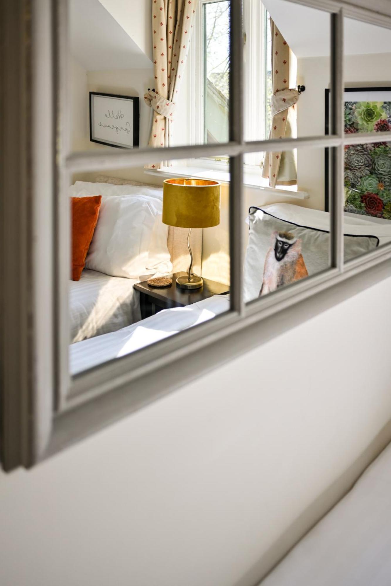 Cosy Cotswold Lodge By Your Home Here - Summer Sale For 3 Plus Nights - Ideal For Families With Log-Burner, Spa, Private Parking And Heated Swimming Pools Ashton Keynes Luaran gambar