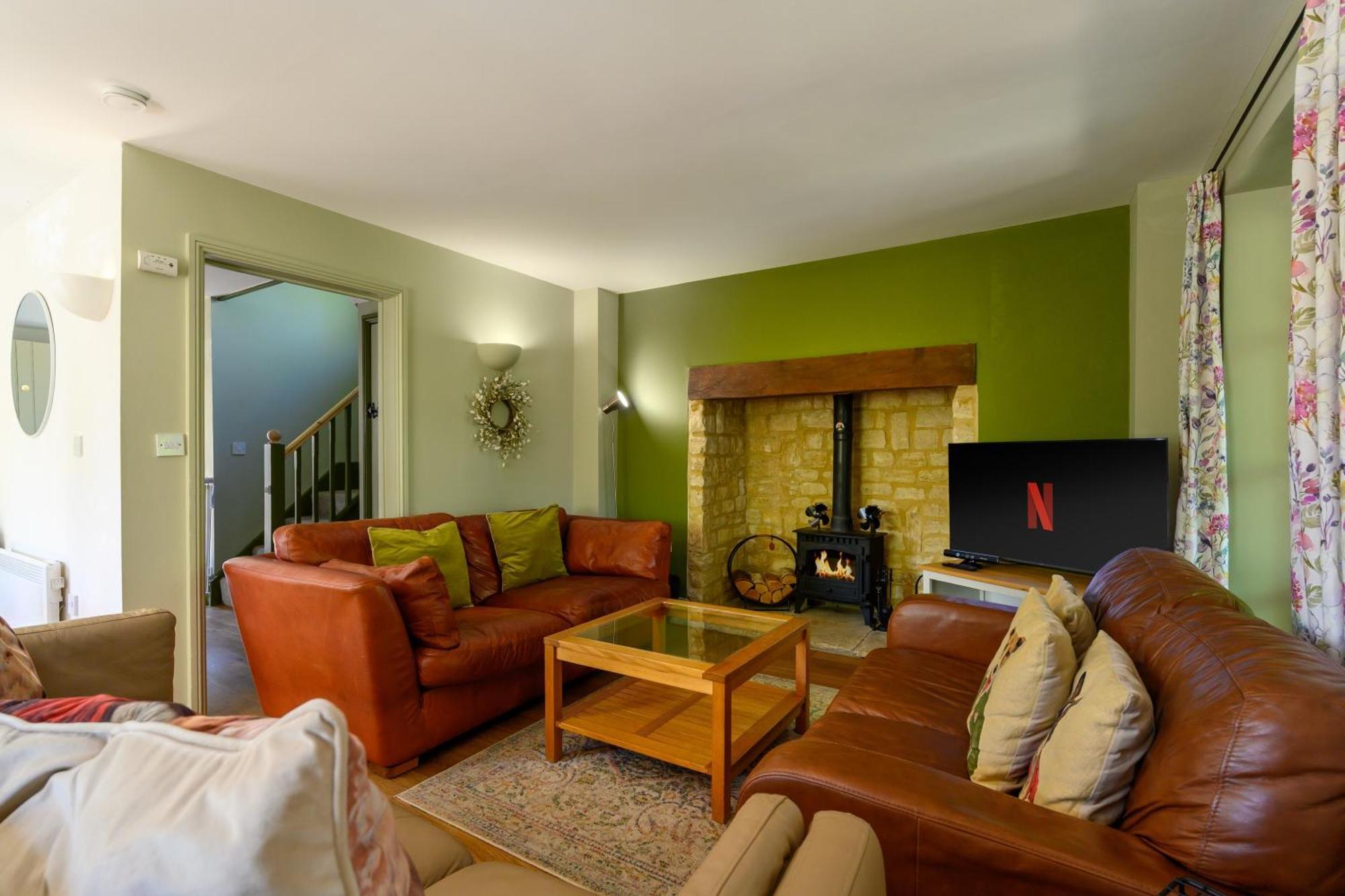 Cosy Cotswold Lodge By Your Home Here - Summer Sale For 3 Plus Nights - Ideal For Families With Log-Burner, Spa, Private Parking And Heated Swimming Pools Ashton Keynes Luaran gambar