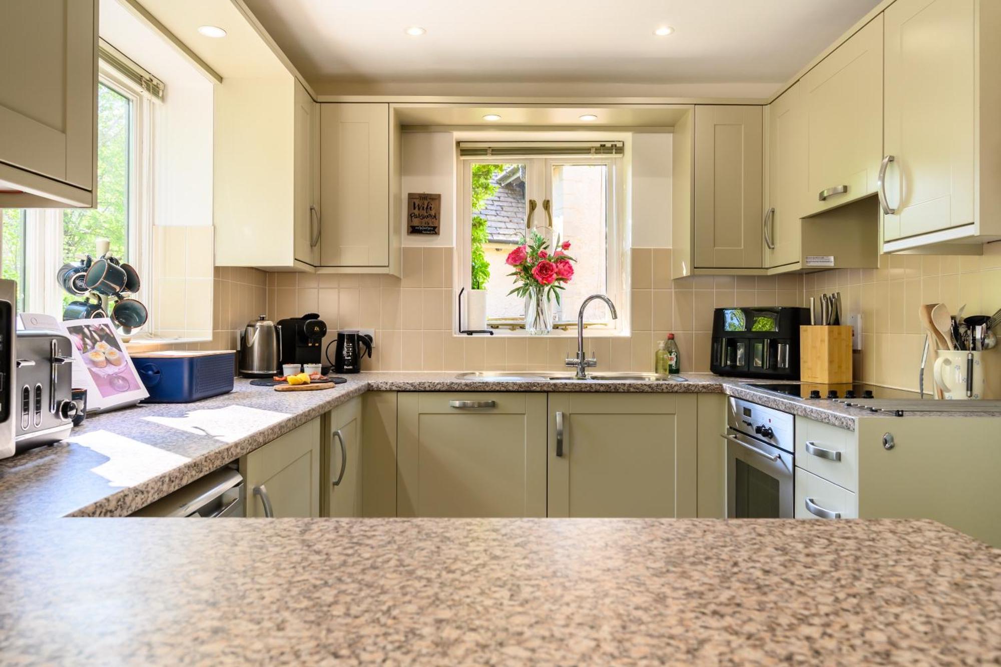 Cosy Cotswold Lodge By Your Home Here - Summer Sale For 3 Plus Nights - Ideal For Families With Log-Burner, Spa, Private Parking And Heated Swimming Pools Ashton Keynes Luaran gambar
