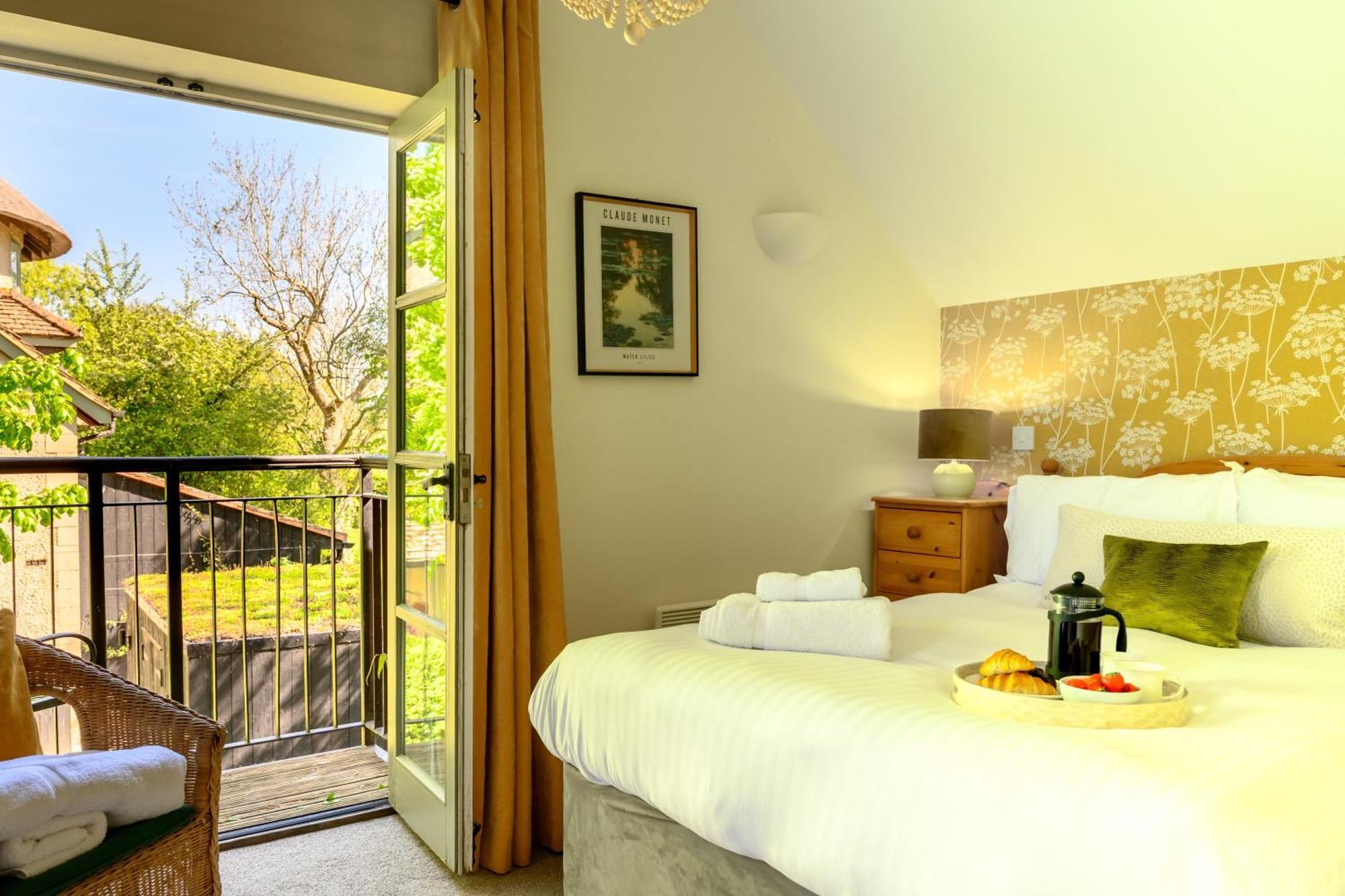 Cosy Cotswold Lodge By Your Home Here - Summer Sale For 3 Plus Nights - Ideal For Families With Log-Burner, Spa, Private Parking And Heated Swimming Pools Ashton Keynes Luaran gambar